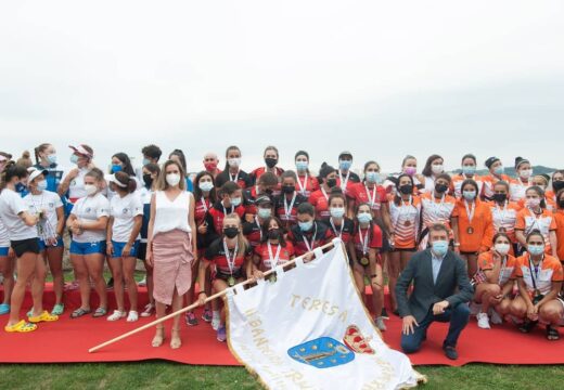 Cabo de Cruz e Samertolameu leváronse as bandeiras do Teresa Herrera de traiñeiras nas categorías feminina e masculina